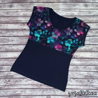 Tohohle vzorovaného úpletu jsem koupila jen 40 cm, že ho nakombinuji s tmavě modrou, které jsem tu měla zbytek. Myslím, že...