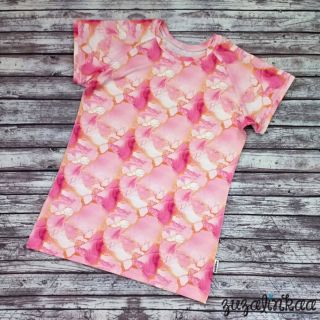 Tenhle krásný růžovo-zlatý mramor si na tričko vybrala Naty 🩷🤍🩷 Uf, a tím jsou všechny látky, co jsme si spolu objednaly,...