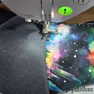 Vánoce jsou tady už za 2 měsíce, a tak šiju jako drak 😅 A jako každý rok nadávám, proč mají obě naše děti svátek kolem...