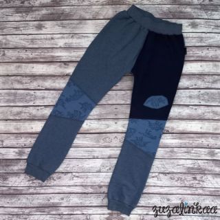 Tepláky pro Štěpu z mojí oblíbené odstřižkárny 😆 Proč mi přijde, že z těch zbytků vznikají ty nejzajímavější kousky? 🤔...